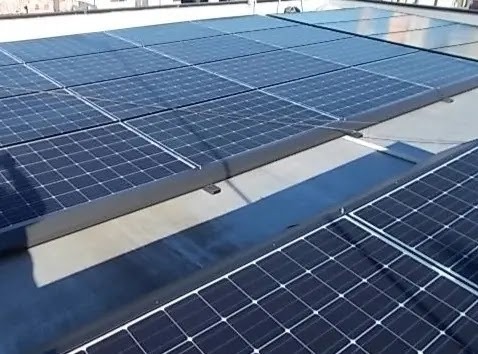 株式会社ホームテックワン公式HP 施工事例｜東京都中野区・S社様テナントビル 太陽光パネルの画像